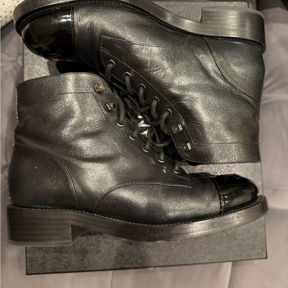Chanel Women's Lace-Up Leather Ankle Boots w/ Patent Leather Logo Toe - Sz 39.5 - Picture 3 of 13